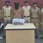 वांटेड गैंगस्टर चंडीगढ़ के पार्क में प्रेमिका से कर रहा था पप्पीयां-जफ्फीयां,चंडीगढ़ पुलिस ने डाला रंग में भंग-दबोच लिया